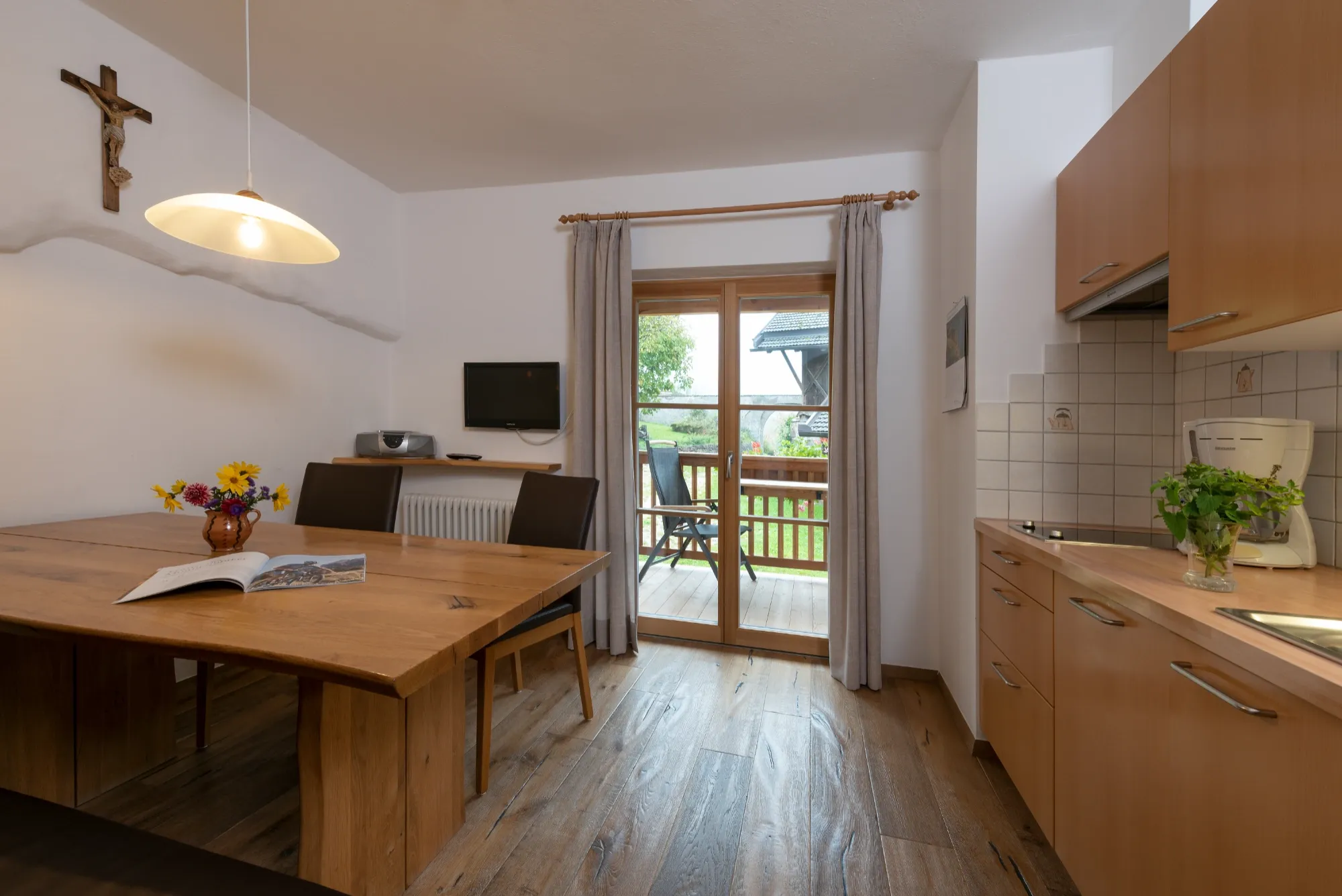 Gemütliche Ferienwohnung (42m²) im historischen Edelansitz, ideal für 4 Personen, nahe der Hofkapelle Zimmerlehen.